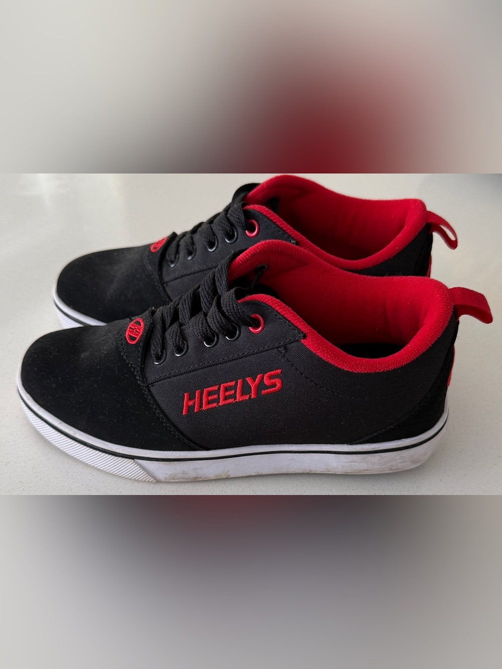 Heelys: Black and Red Low-Top Skate Sneakers